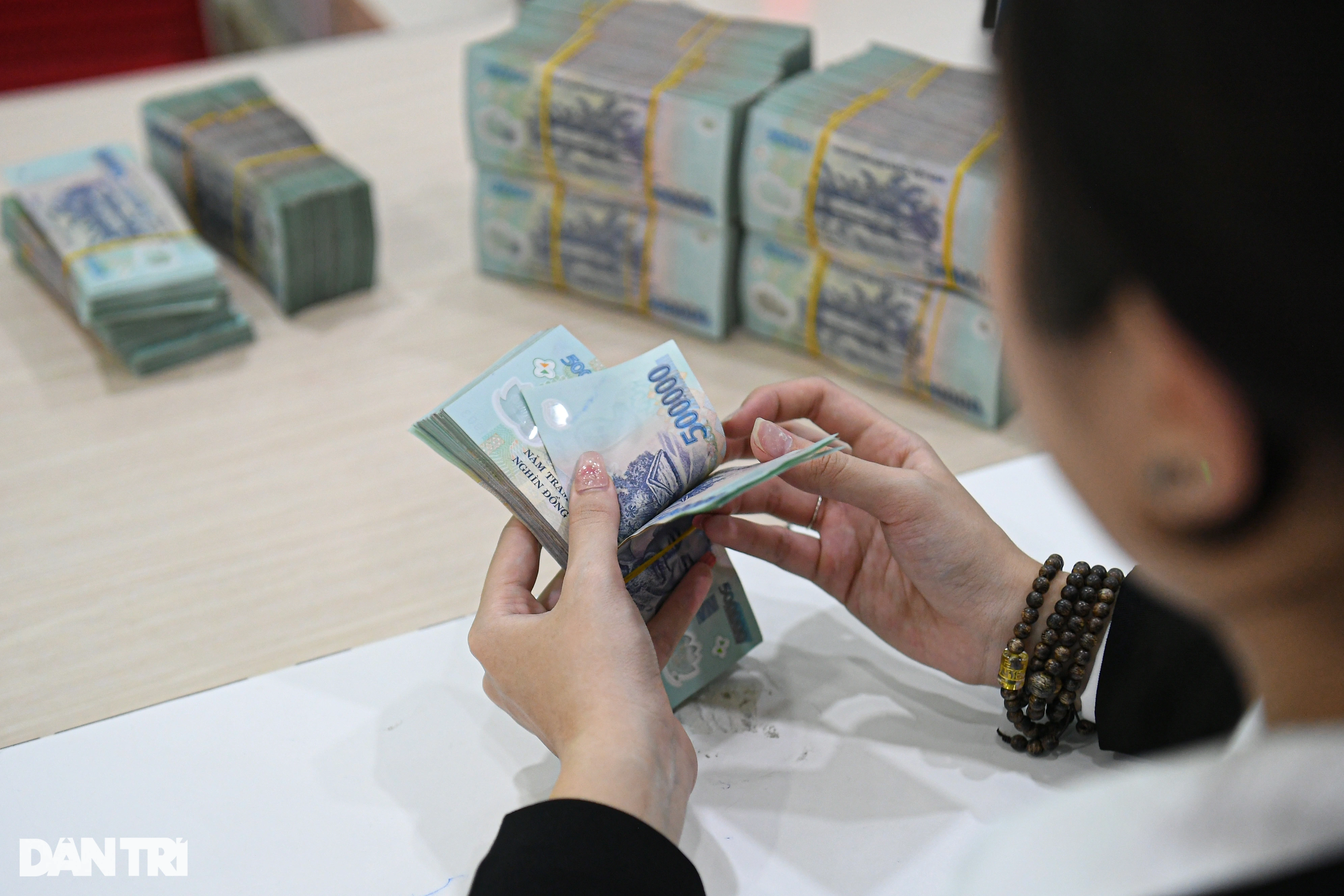 Ngân hàng đua phát hành trái phiếu, lãi suất lên tới 9%/năm